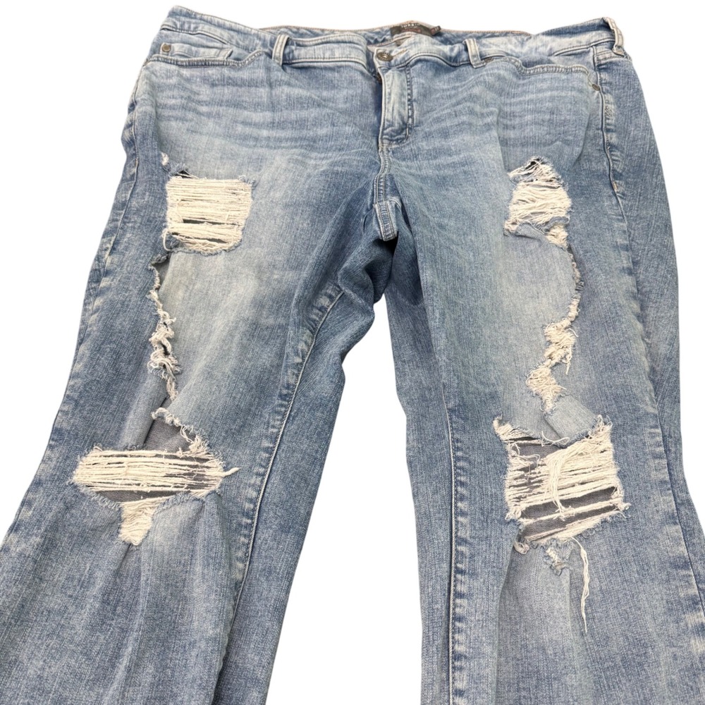 Torrid Crop Boyfriend Jeans Womens 24 Light Wash Distressed Frayed Hem Stretch
